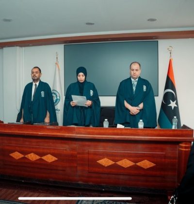 مناقشة رسالة الماجستير لاحدى معيدات الجامعة