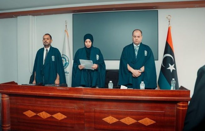 مناقشة رسالة الماجستير لاحدى معيدات الجامعة